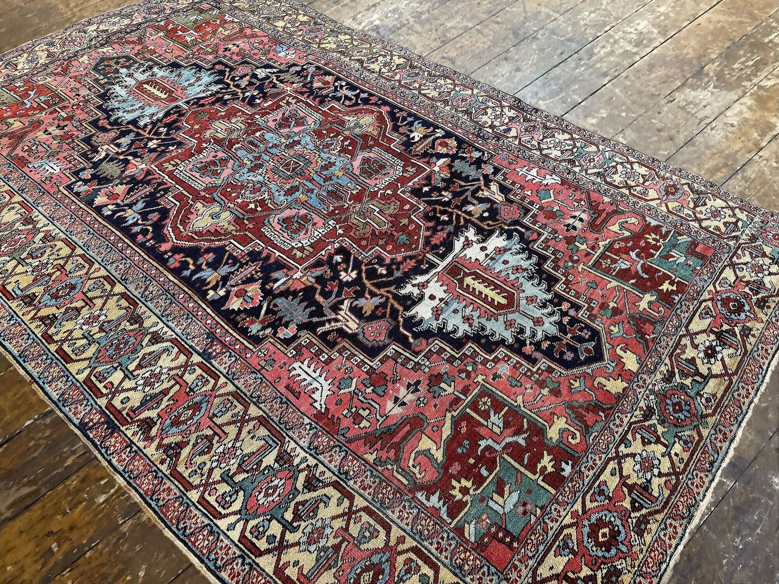 Antique Heriz Carpet 3.29m X 2.12m photo vinterior