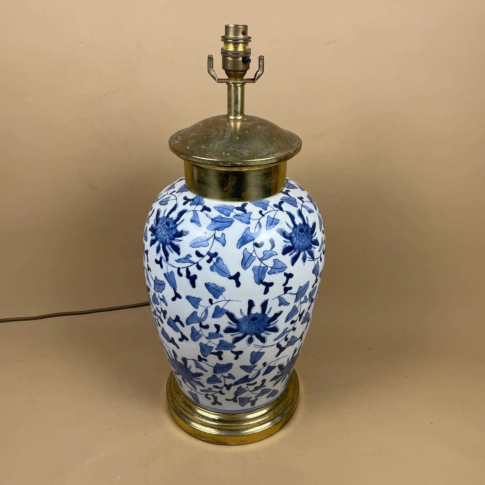 Oriental Ceramic Lamp Blue White Ginger Jar Hand Painted Floral Brass Mount Fittings Vintage Porcelain Table Lamp Classic Chinoiserie Decor