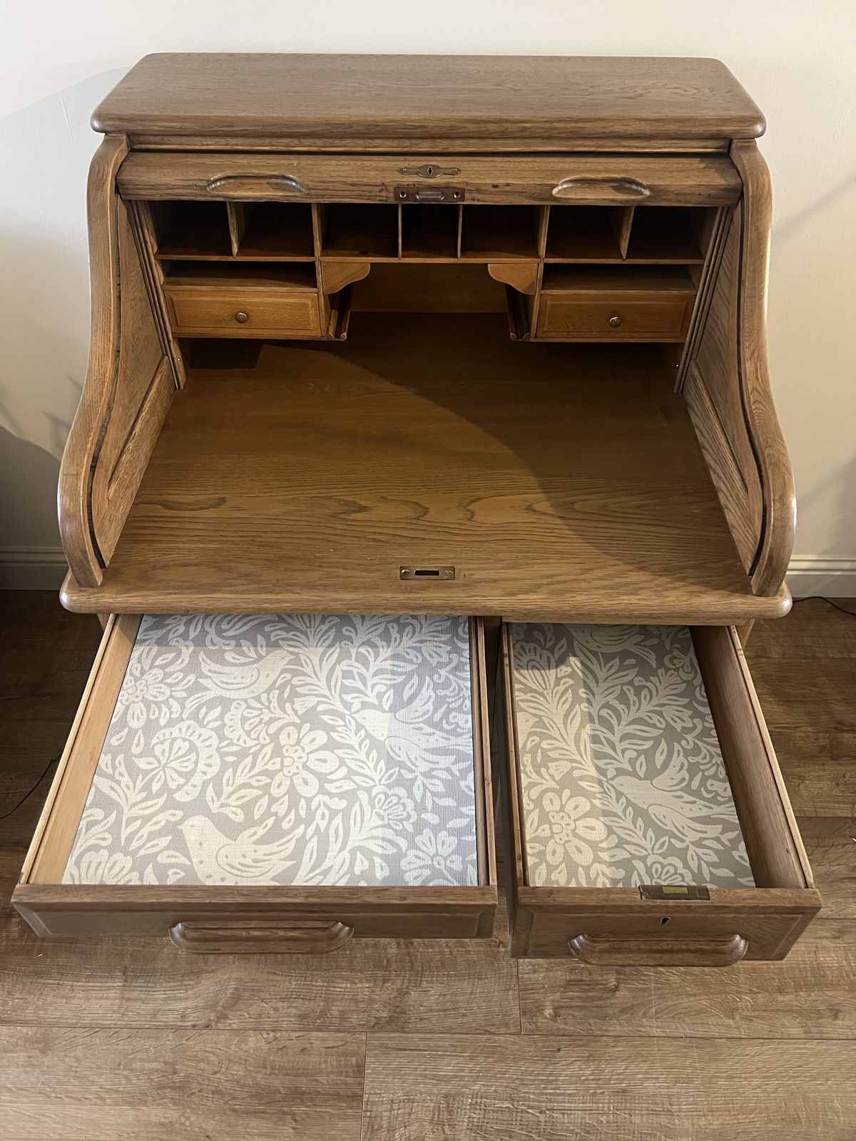 Refurbished Antique Roll Top Bureau Desk photo vinterior