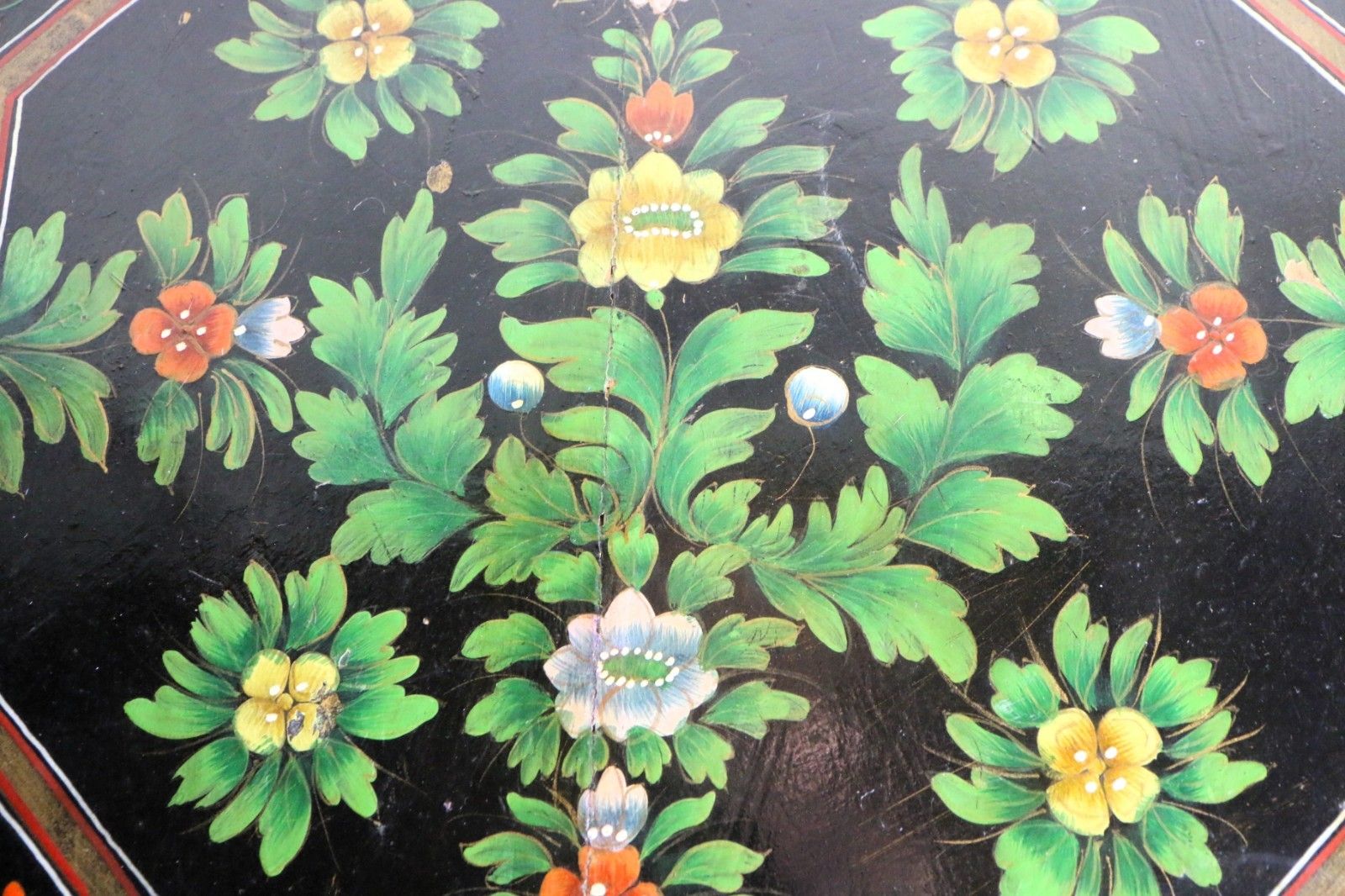 photo vintage Antique Indian Wooden Bajot Table Chowki Table Early 20th Century Handpainted