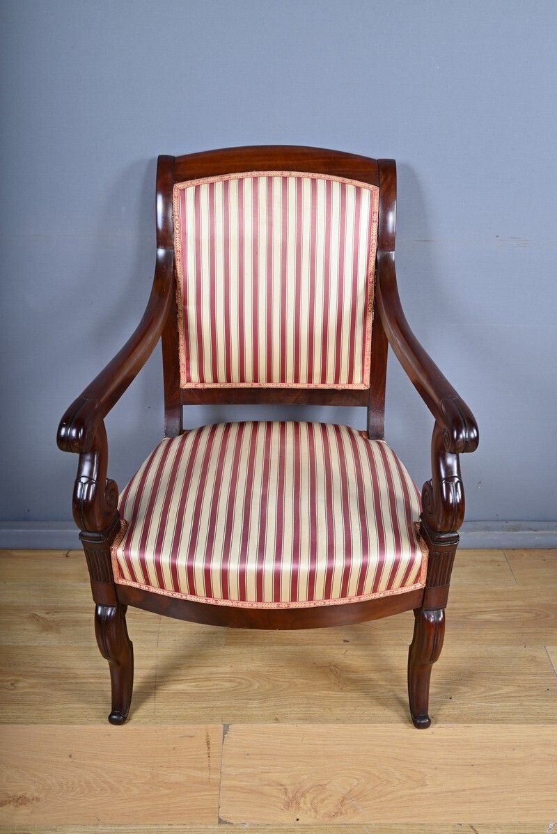 Pair Of Armchairs In Solid Cuban Mahogany, Restoration Period – Early 19th Century photo vinterior