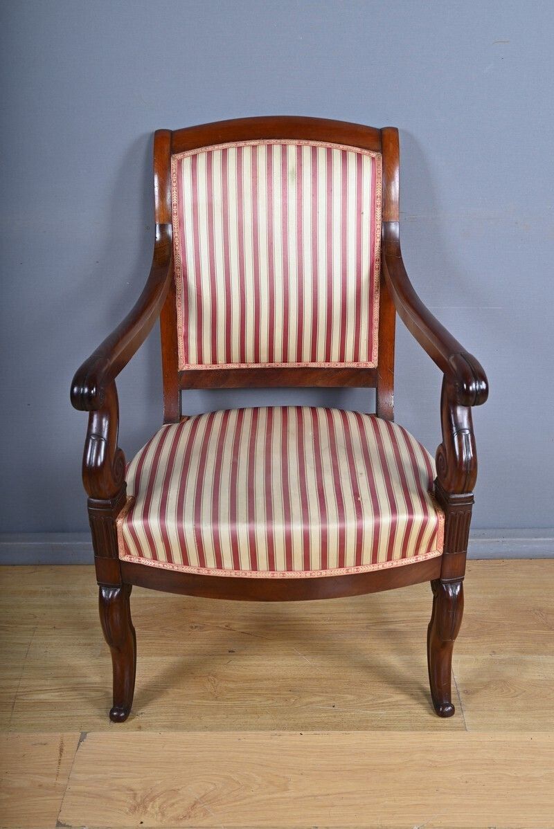 photo vintage Pair Of Armchairs In Solid Cuban Mahogany, Restoration Period – Early 19th Century