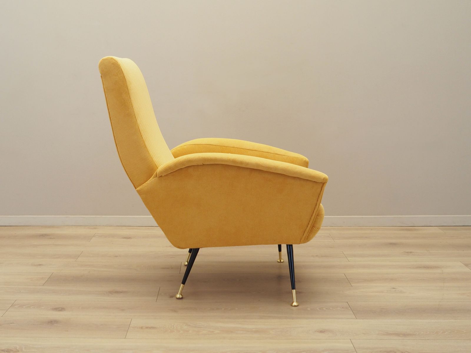 photo furniture Gele Fauteuil, Italiaans Design, Jaren 1970, Productie: Italië