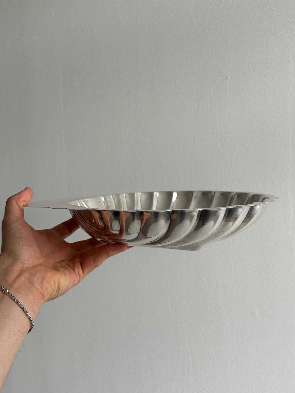 Large Shell Dish In Shiny Steel Metal, Chic Table Decoration And Trendy Antique Tableware, Vintage And Elegant Style photo 255.0