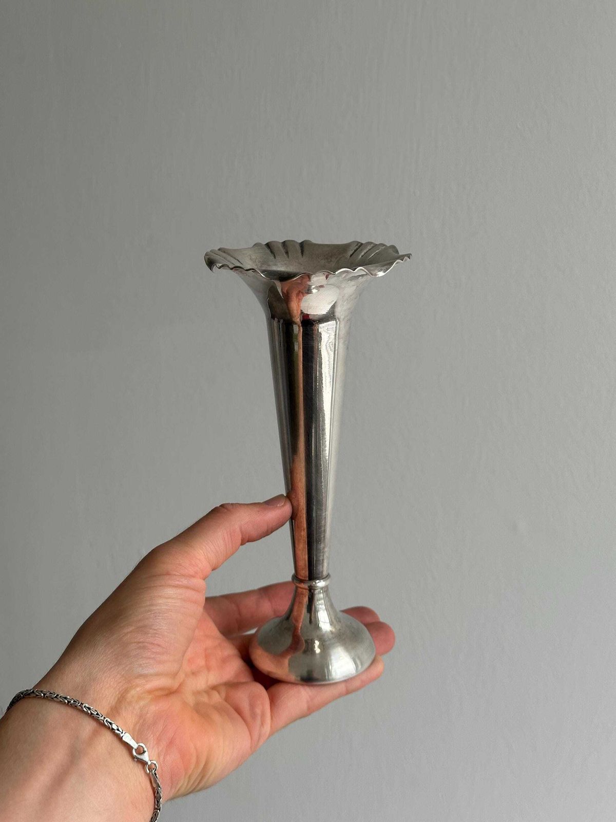 Duo Of Shiny Silver Metal Vases, Chic Tableware For Weddings, Refined Buffet Or Elegant Centerpiece photo 155.0