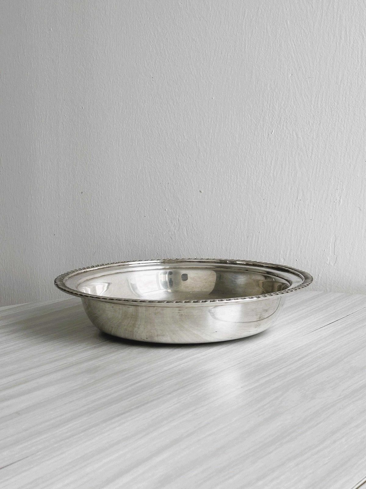Antique Round Salad Bowl Or Platter In Shiny Silver Metal, Large Decorative Empty Pocket Or Elegant Centerpiece For Kitchen Or Dining Room