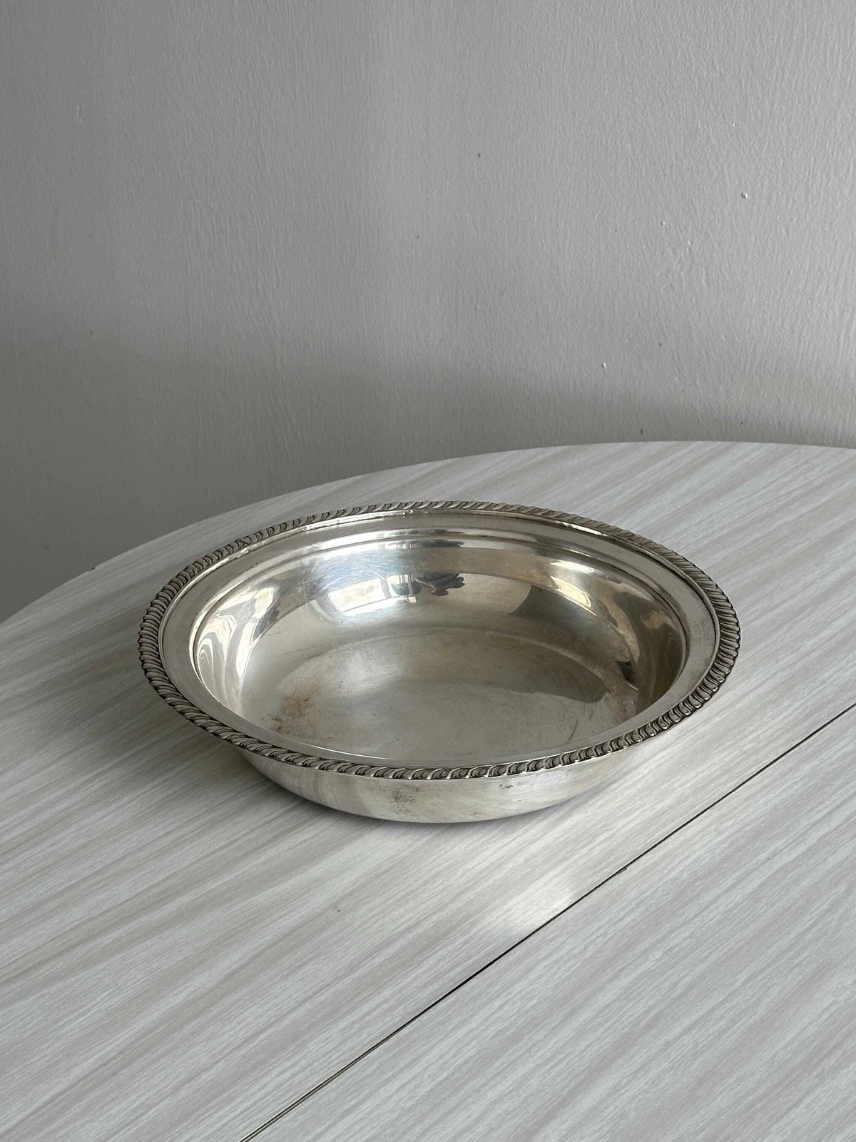 Antique Round Salad Bowl Or Platter In Shiny Silver Metal, Large Decorative Empty Pocket Or Elegant Centerpiece For Kitchen Or Dining Room photo Home Decor