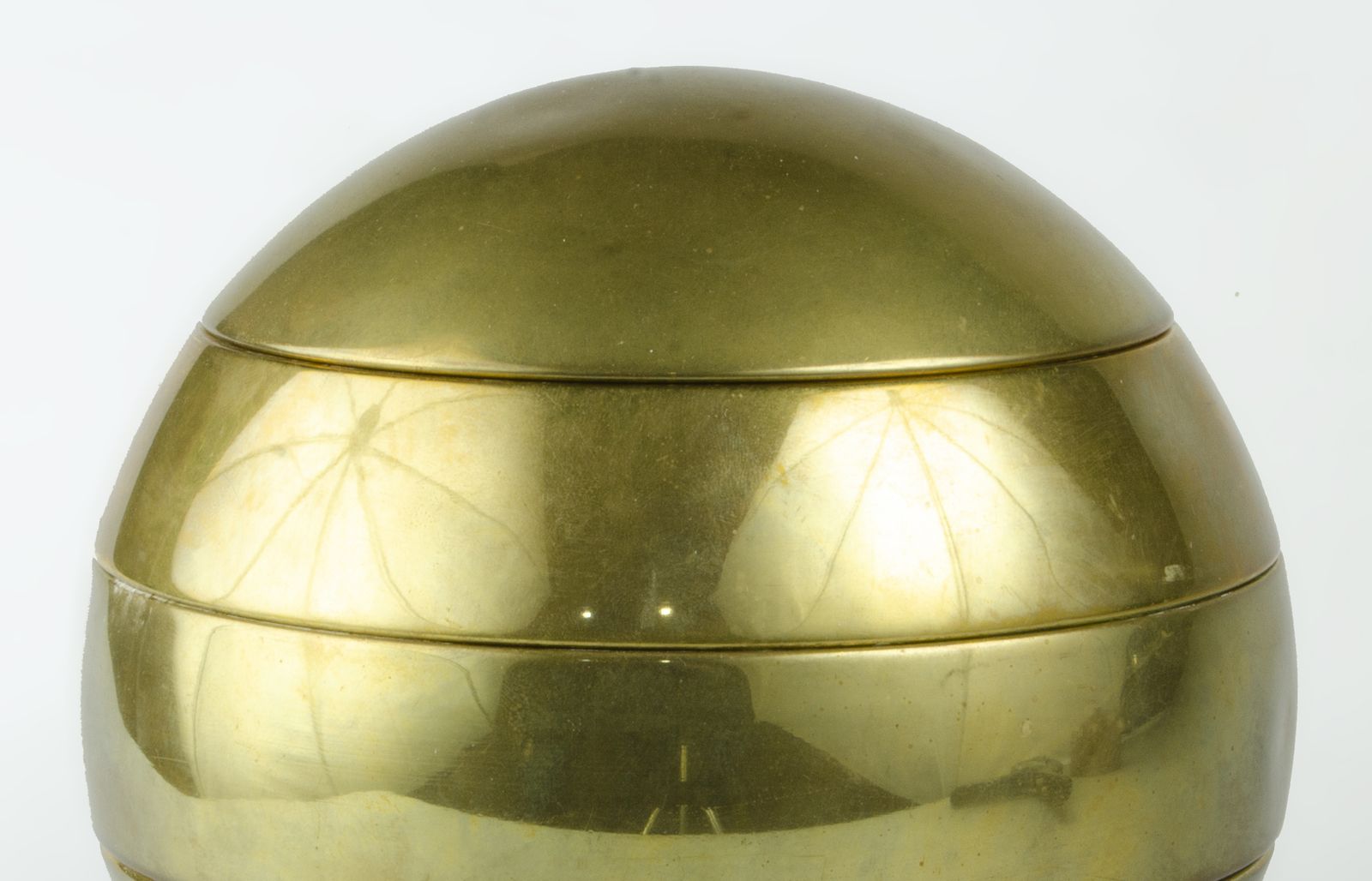 1970s Polished Brass 5 Piece Sphere/Orb Of Stacked Bowls/Ashtrays By Tommaso Barbi, Italy photo vinterior