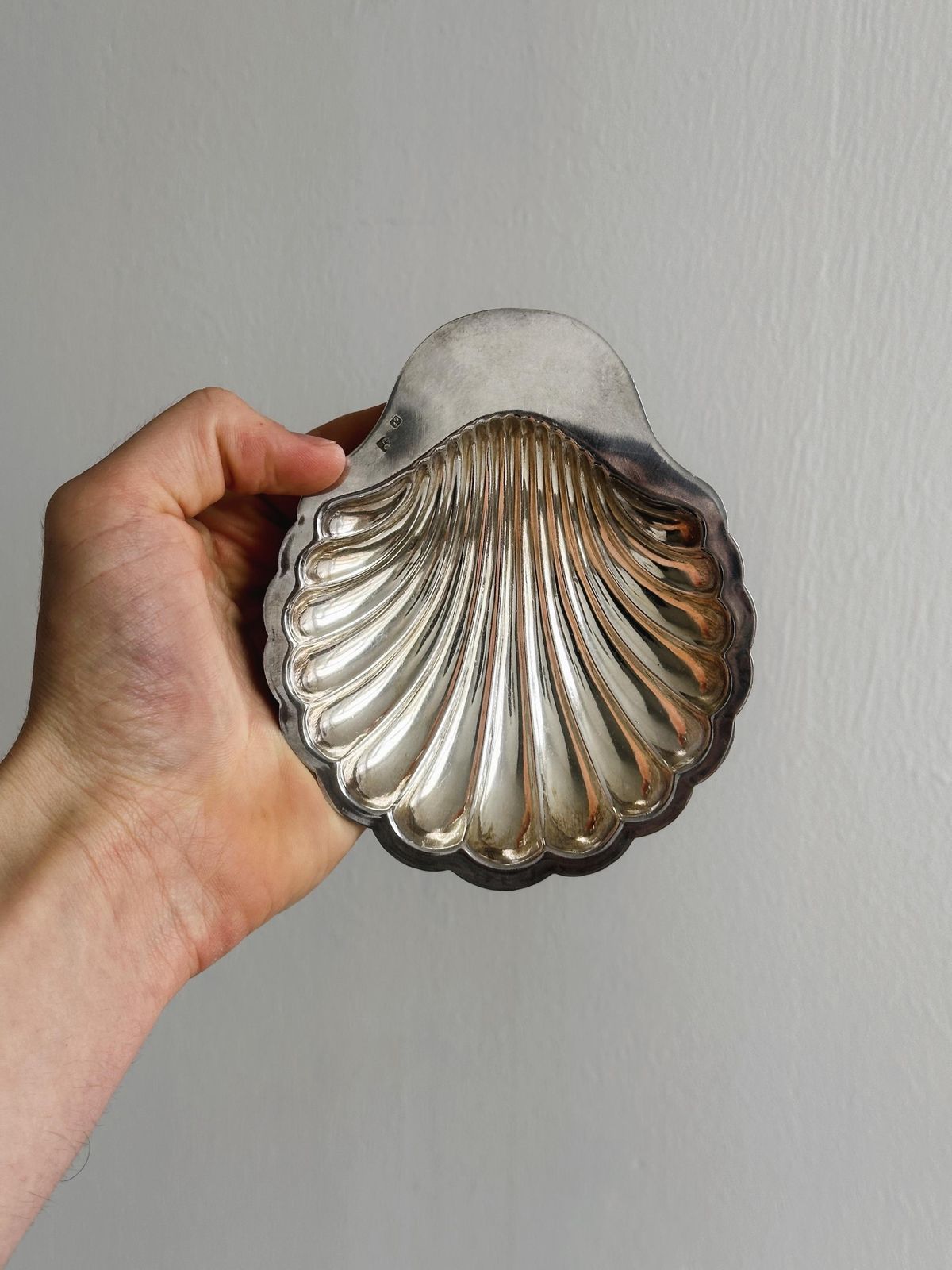 Beurrier de présentation d'époque en forme de coquille, élégant et raffiné, pour un dîner chic ou un petit-déjeuner distingué, cadeau unique photo 86.0