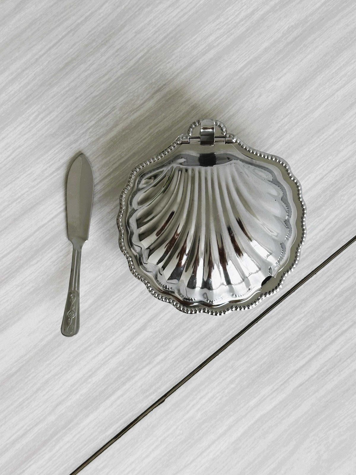 Stainless Steel Butter Dish In The Shape Of A Shell, Elegant Vintage Butter Dish With Small Spoon, Refined Object For A Chic Table, Tableware photo Home Decor