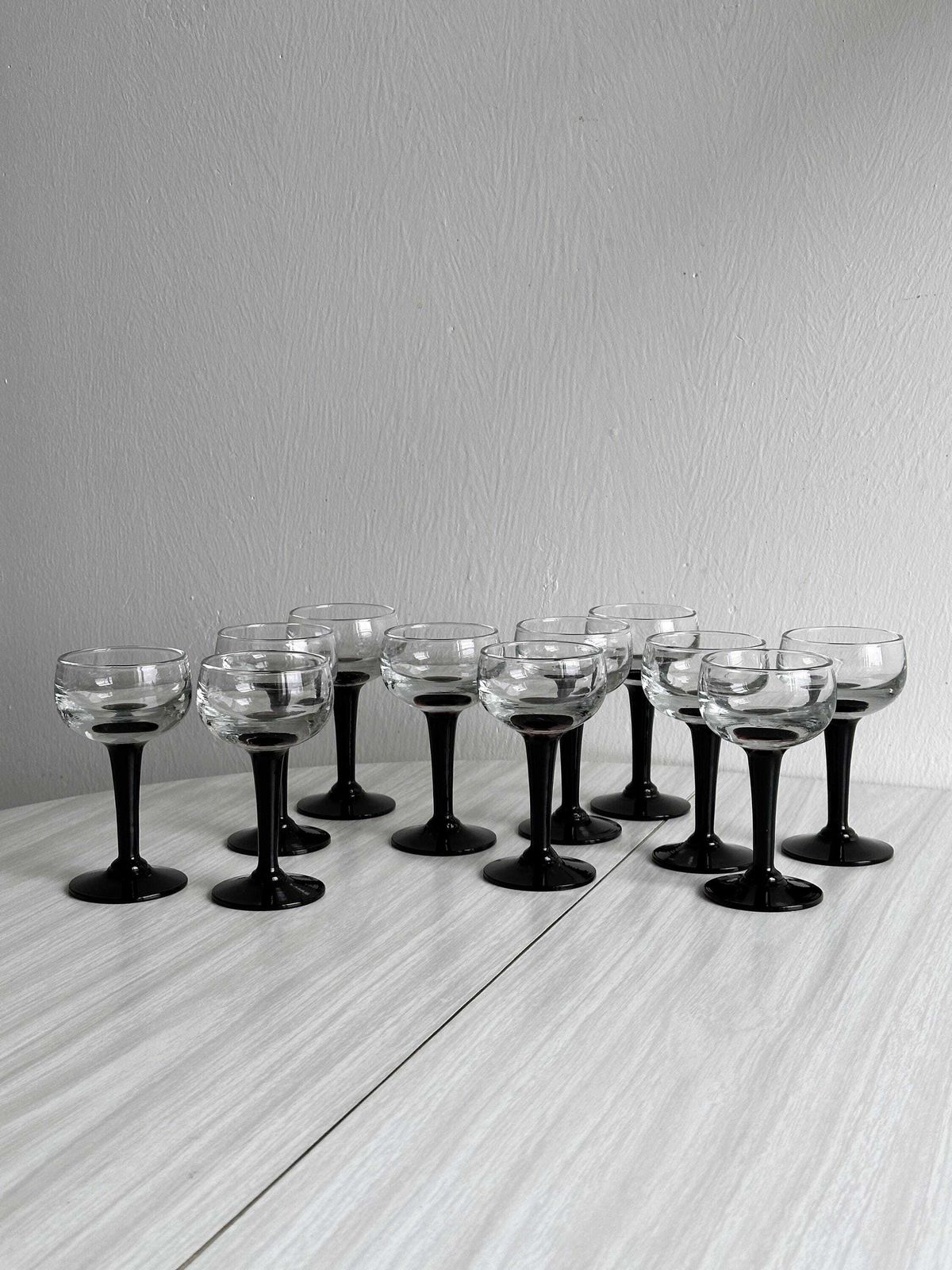 Set Of 10 Vintage Liqueur Glasses, Black Foot, Transparent Thick Glass, Chic Table Decoration, Elegant Retro Style, Digestive Glasses