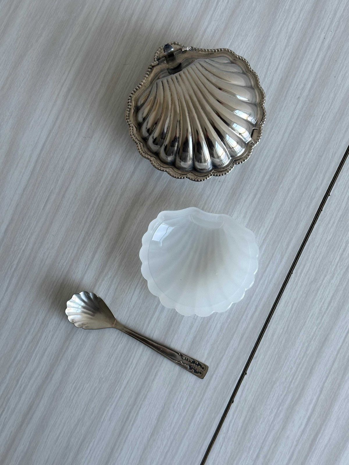 Metal Butter Dish With Lid And Matching Spoon, Caviar Pot, Shell Design, Shiny Metal, Chrome Metal Tableware photo 64.0