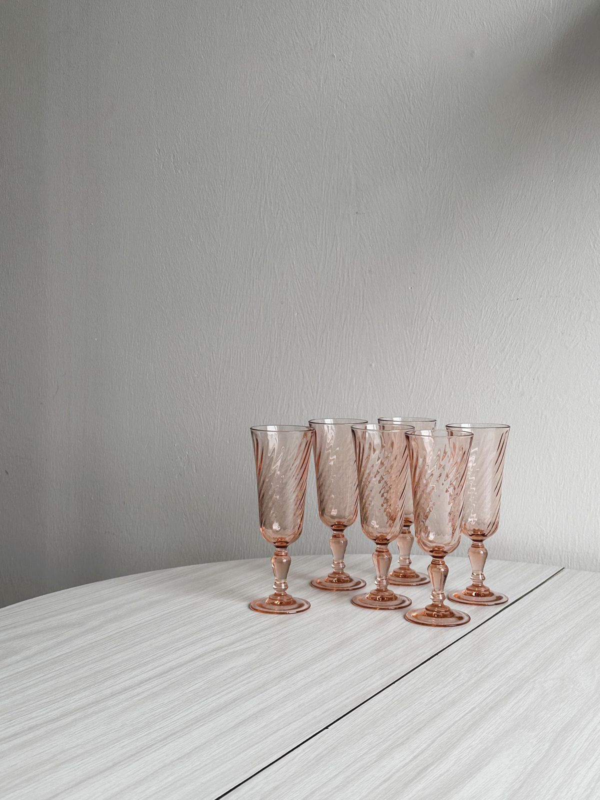 Set Of 6 Translucent Pink Twisted Glasses, Elegant Table Decoration For Parties And Receptions, New Year's Eve Table, Champagne Glass photo for sale