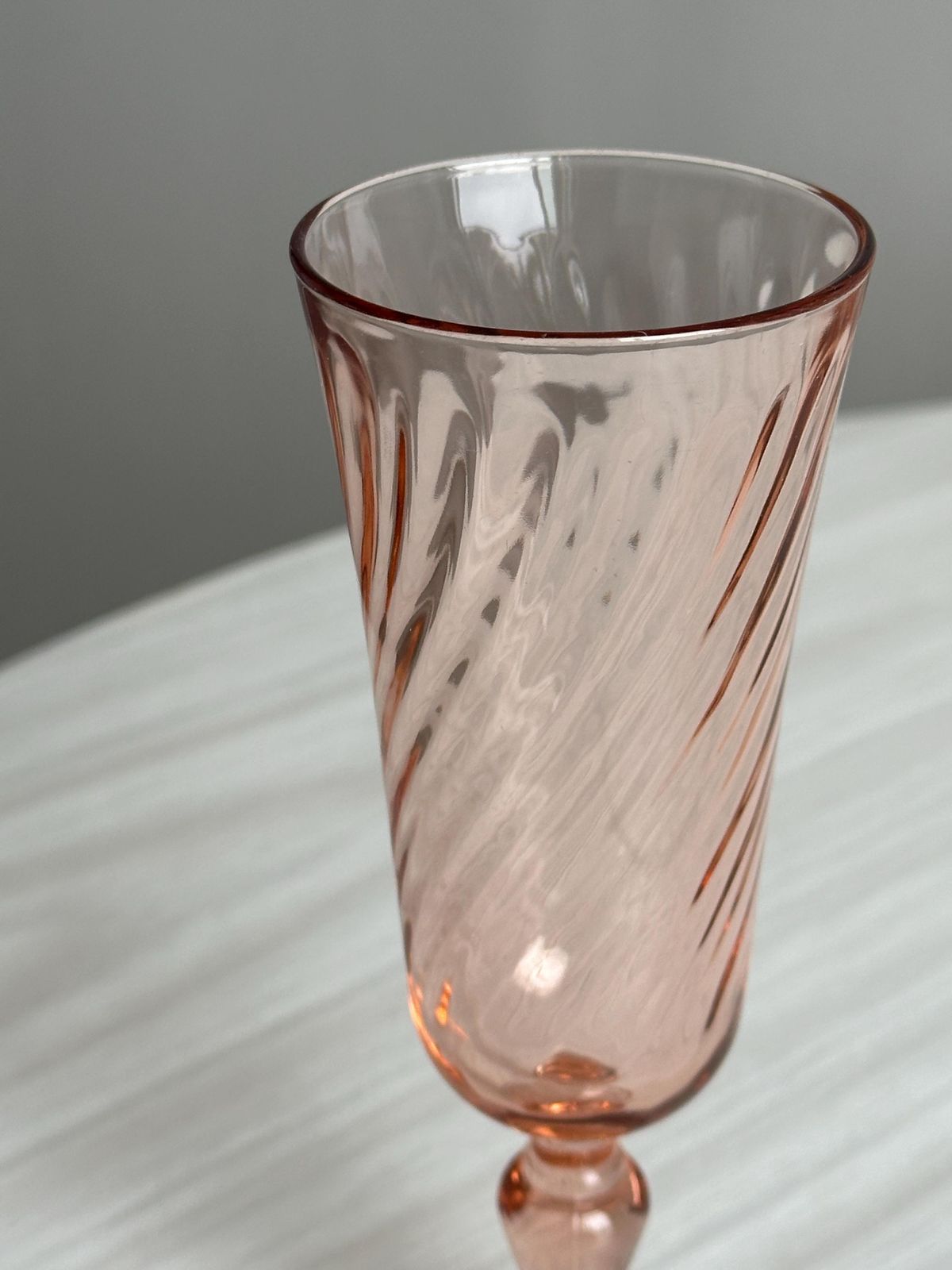 Set Of 6 Translucent Pink Twisted Glasses, Elegant Table Decoration For Parties And Receptions, New Year's Eve Table, Champagne Glass photo 56.0