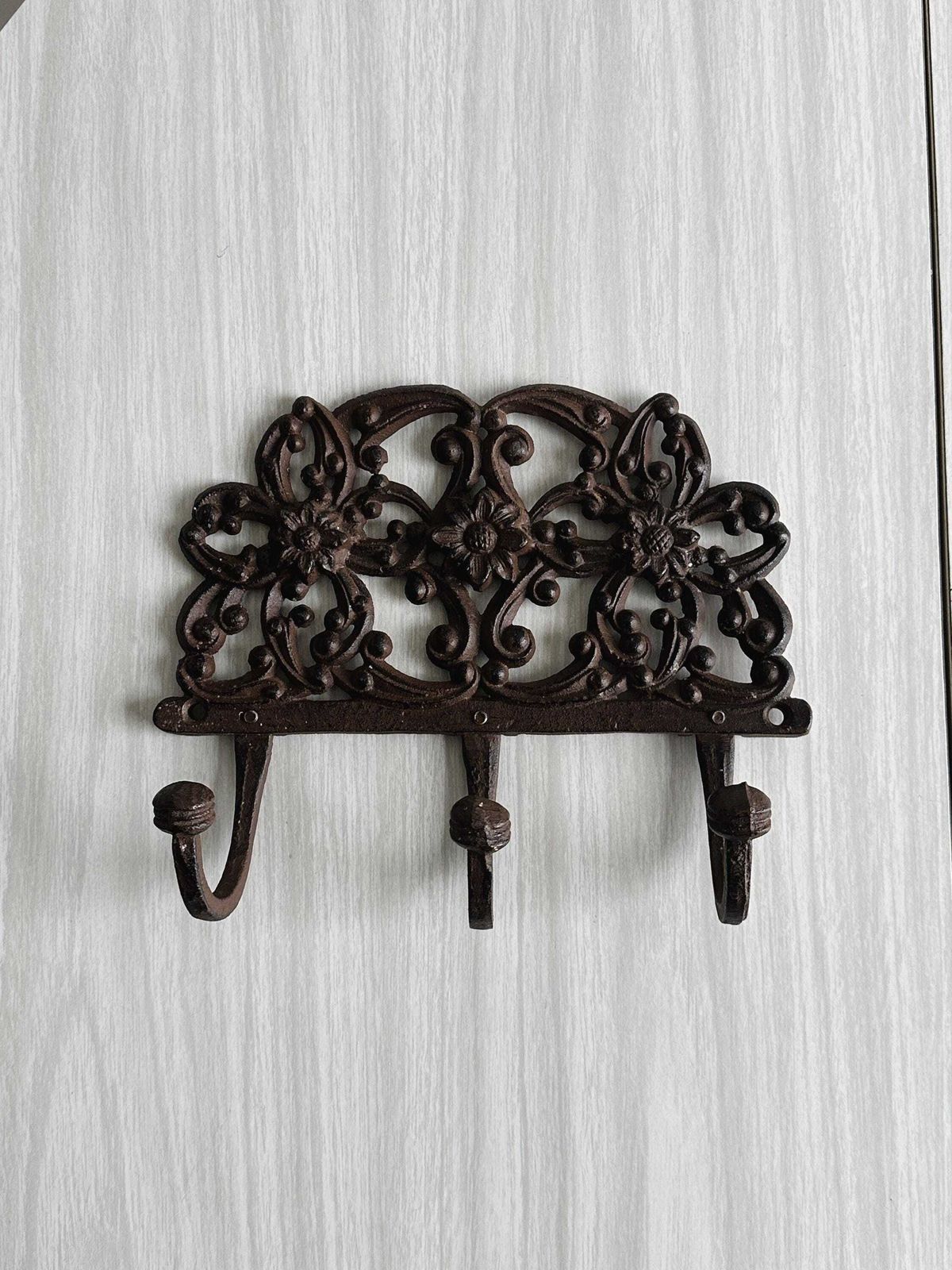 Metal Wall Key Holder, Rustic Home Decor, Wall Mounted Key Rack, Retro Entryway Decor, Small Gift