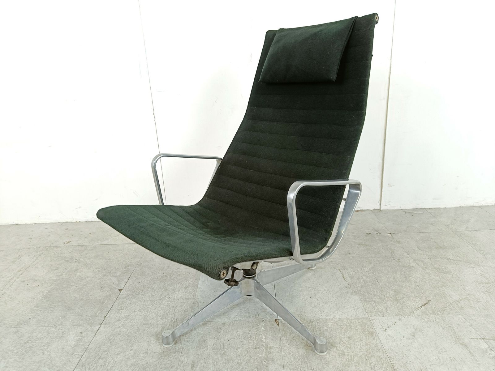 Charles & Ray Eames Ea124 Lounge Chair In Black Fabric, 1970s photo vinterior
