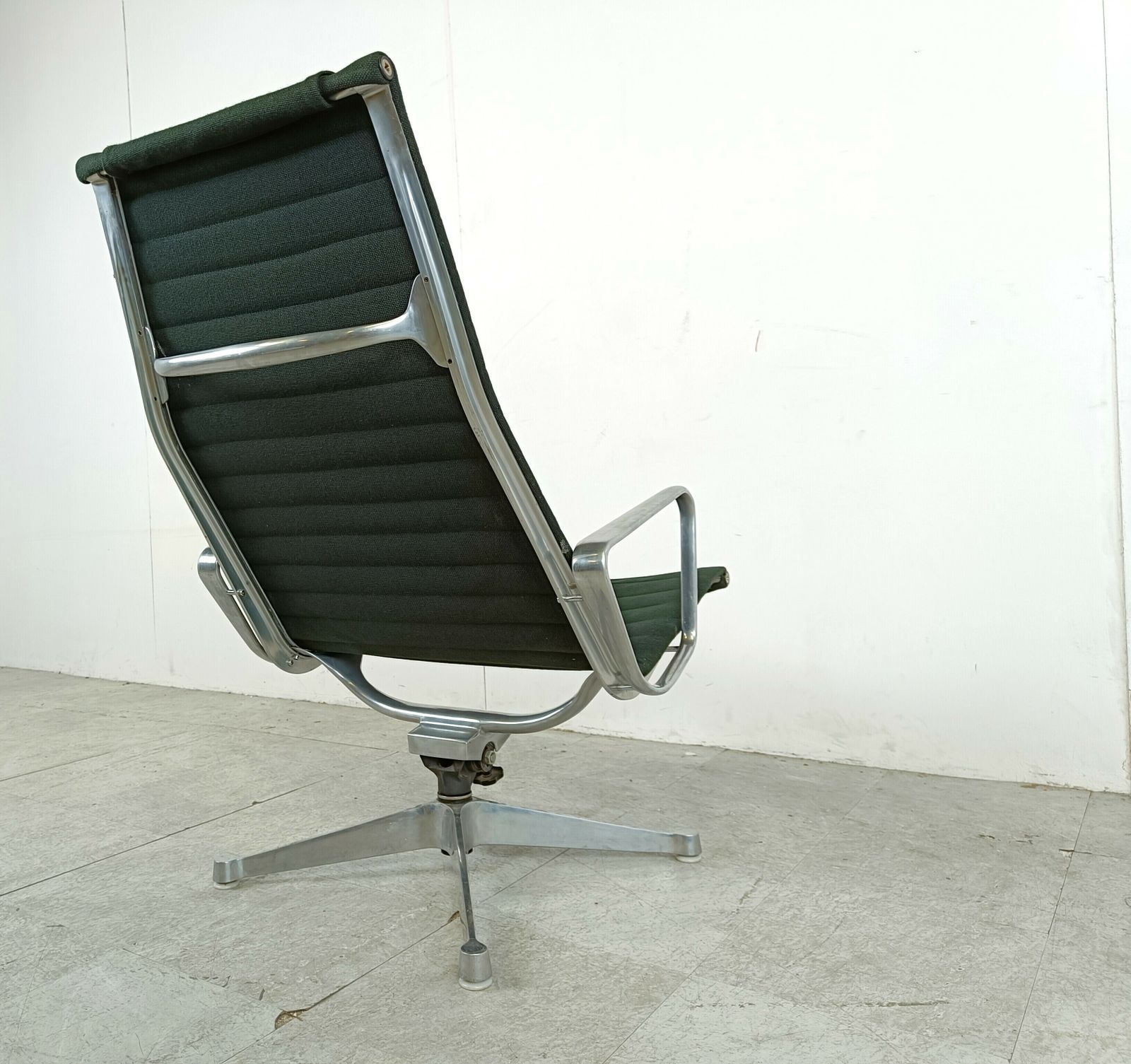 Charles & Ray Eames Ea124 Lounge Chair In Black Fabric, 1970s photo vintage
