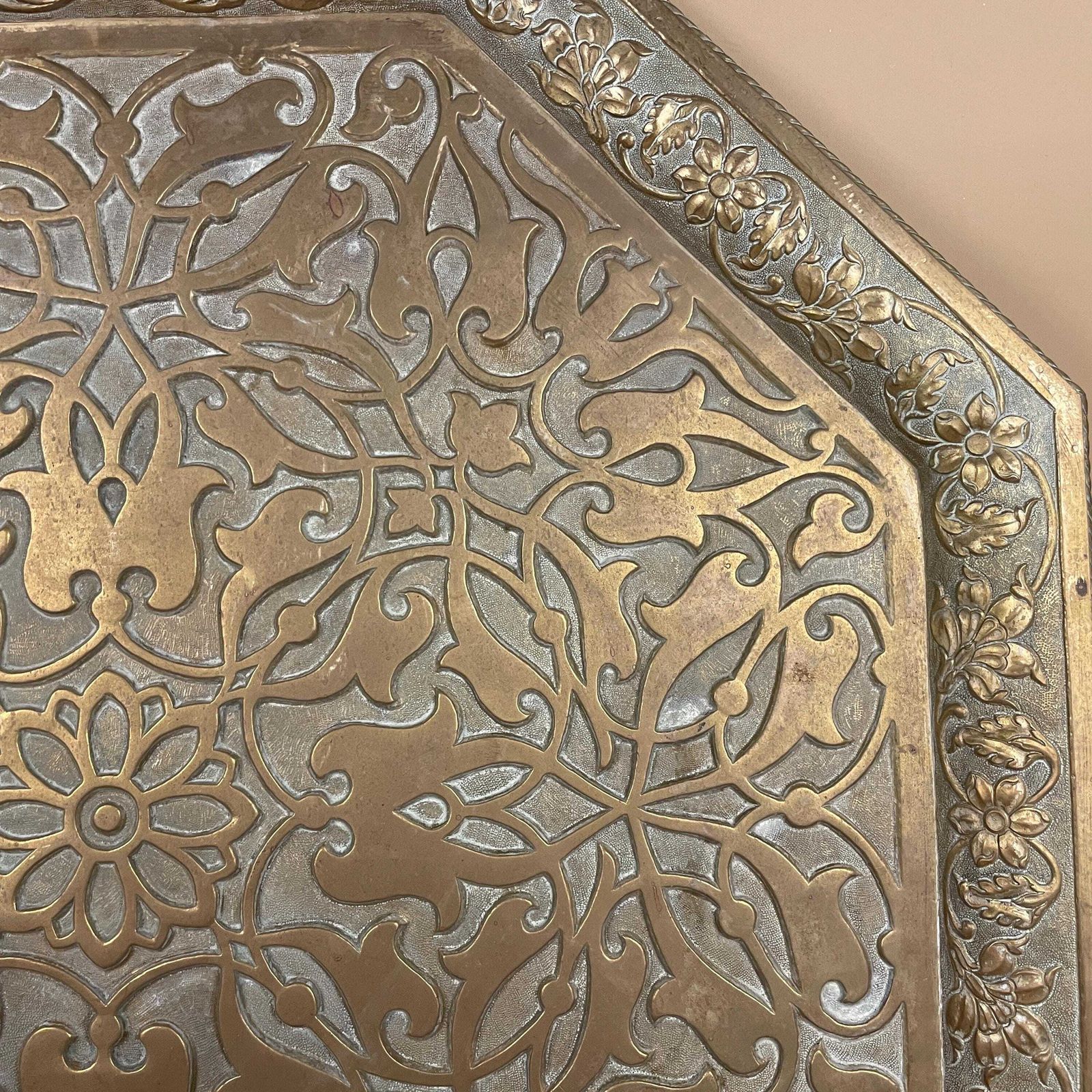 photo furniture Antique Metal Gold Indian Patterned Brass Tray 62x62cm Plate Handmade Etched Intricate Decorative Pattern Wall Art Octagon Vintage India