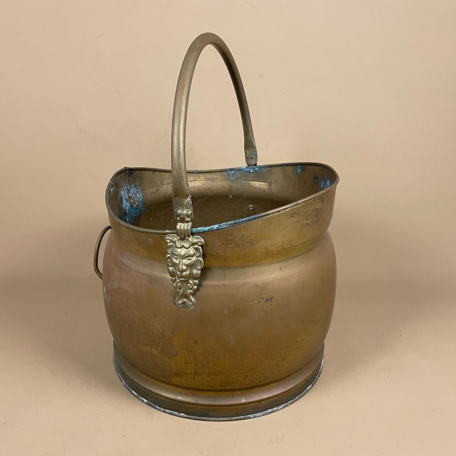 Antique Metal Gold Brass Coal Bucket Handle Fireside Fire Side Scuttle Log Helmet Farmhouse Cottage Aged Patina Vintage Fireplace Lion Faces photo vinterior