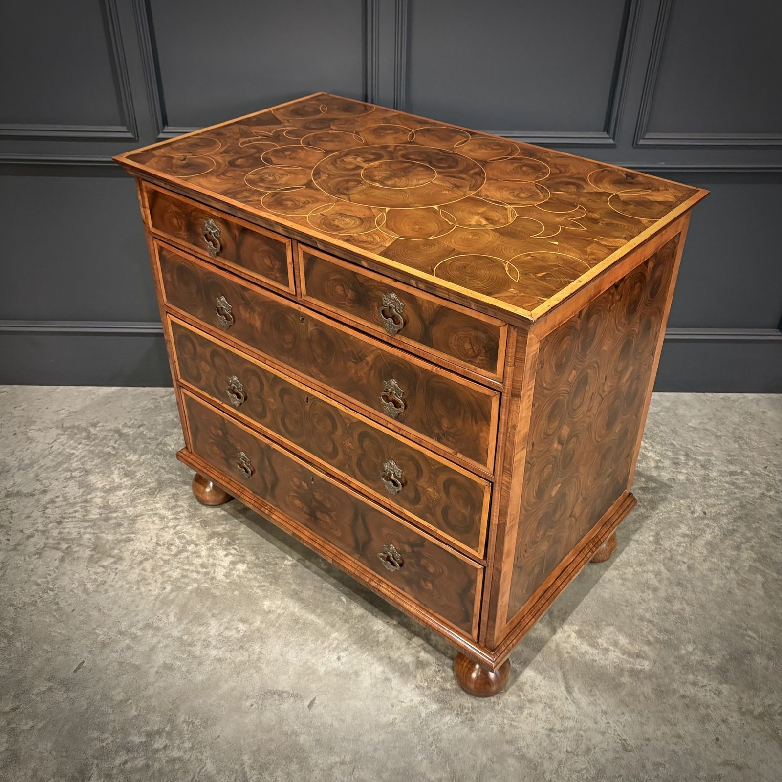 William & Mary Walnut Oyster Chest photo vinterior