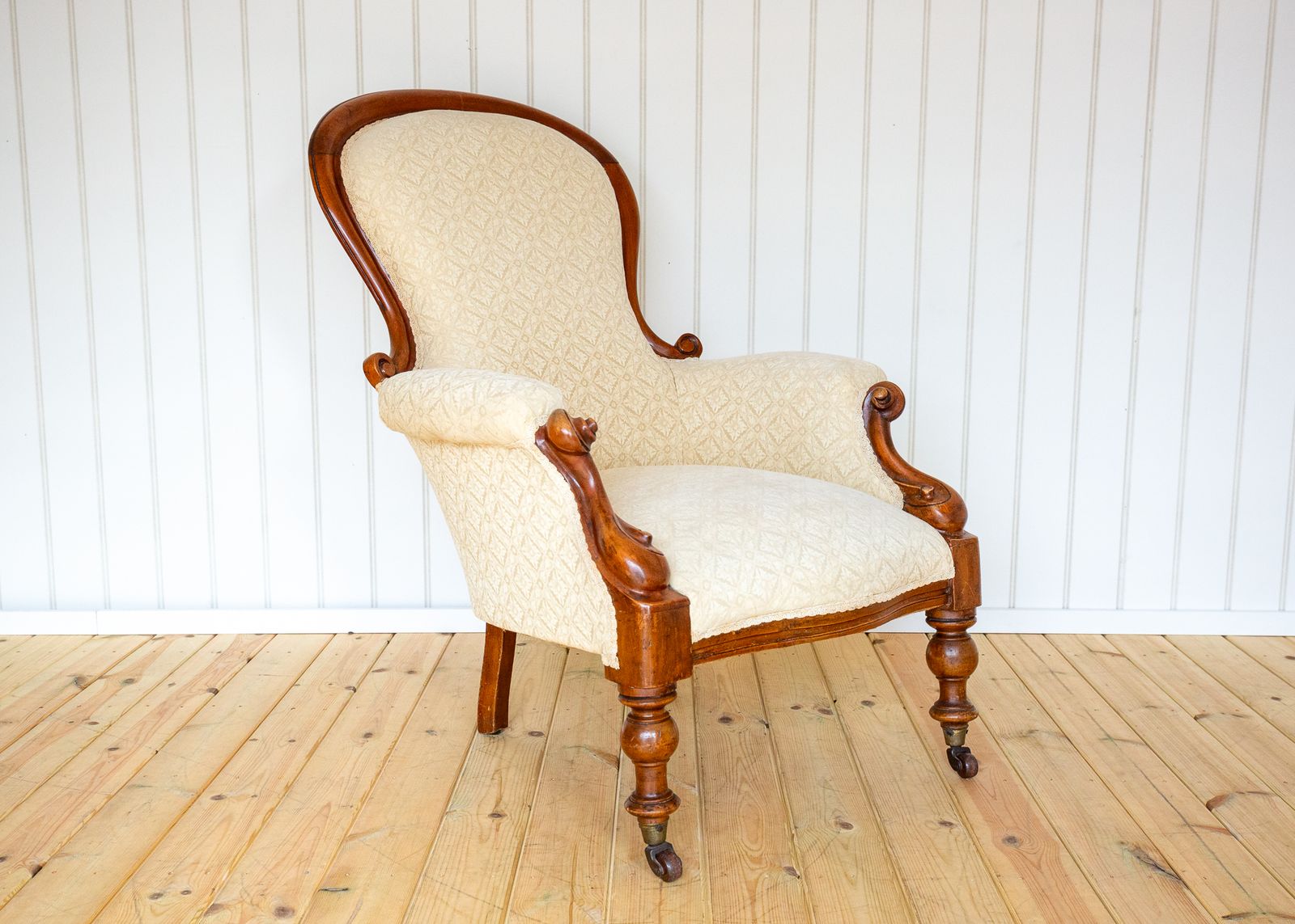 Victorian Walnut Armchair Fine Country House Salon Parlour Show Frame Spoon Back Cream Antiqu.E Reception Reading Lounge C.Hair photo vintage