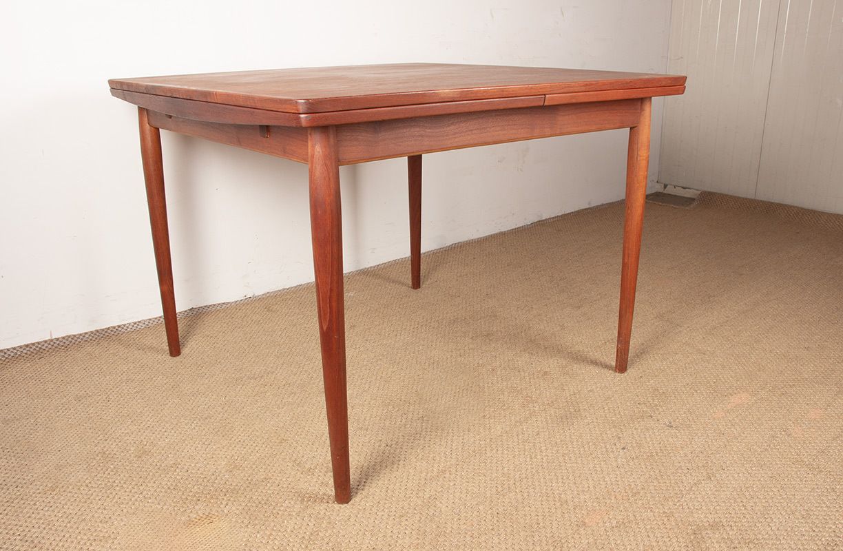 photo buy Table à manger danoise carrée et extensible en teck, modèle 592, par Arne Vodder pour Sibast, 1960.