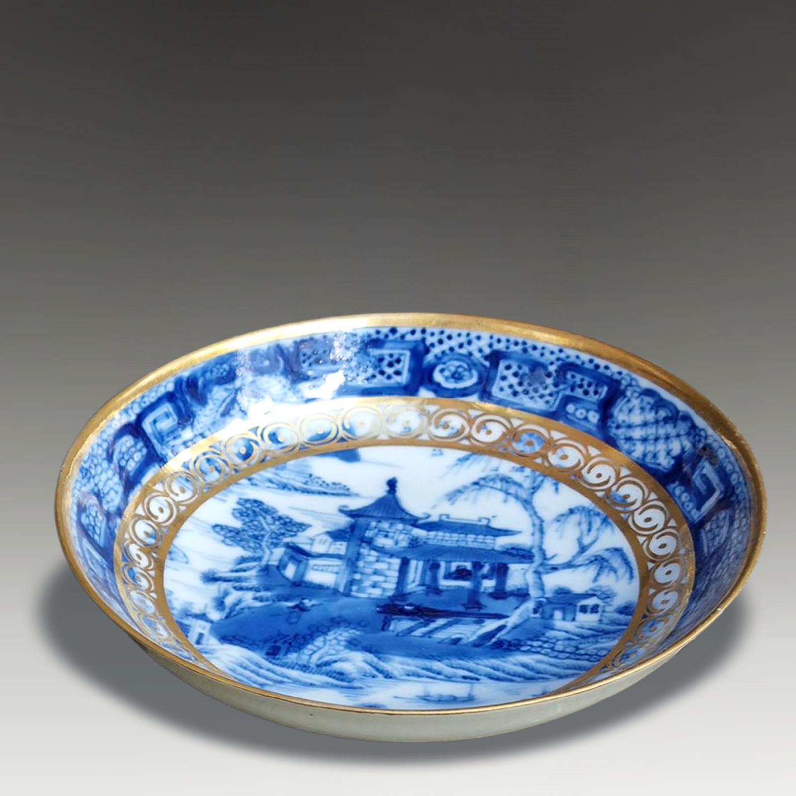 Chinese Qianlong Period 18thc Pair Of  Export Dishes Gilded B&W Circa 1760 photo vinterior