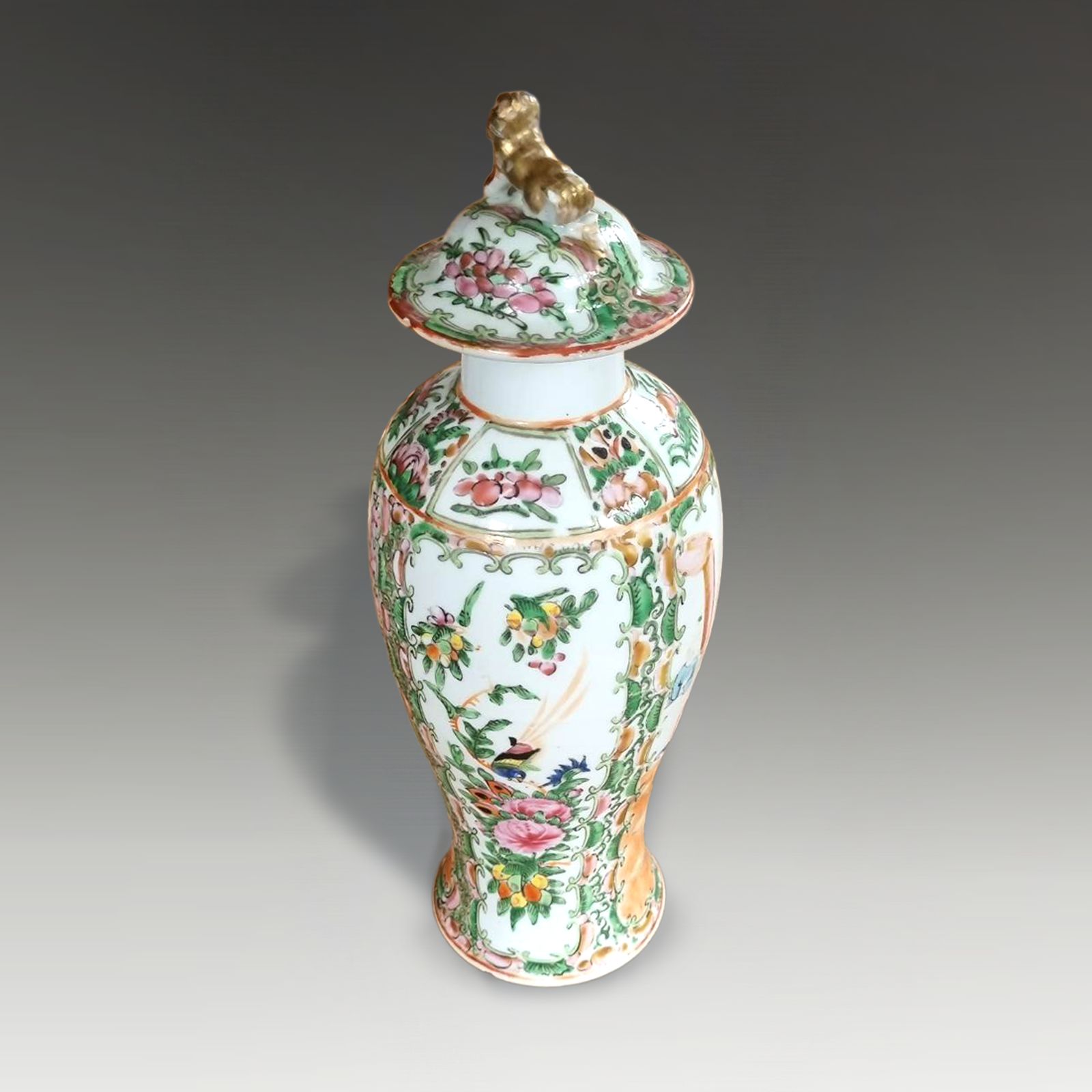 Antique Chinese  Large "Rose Medallion" Lidded Vase Circa 1830 30cm  H ( 12 ") photo furniture