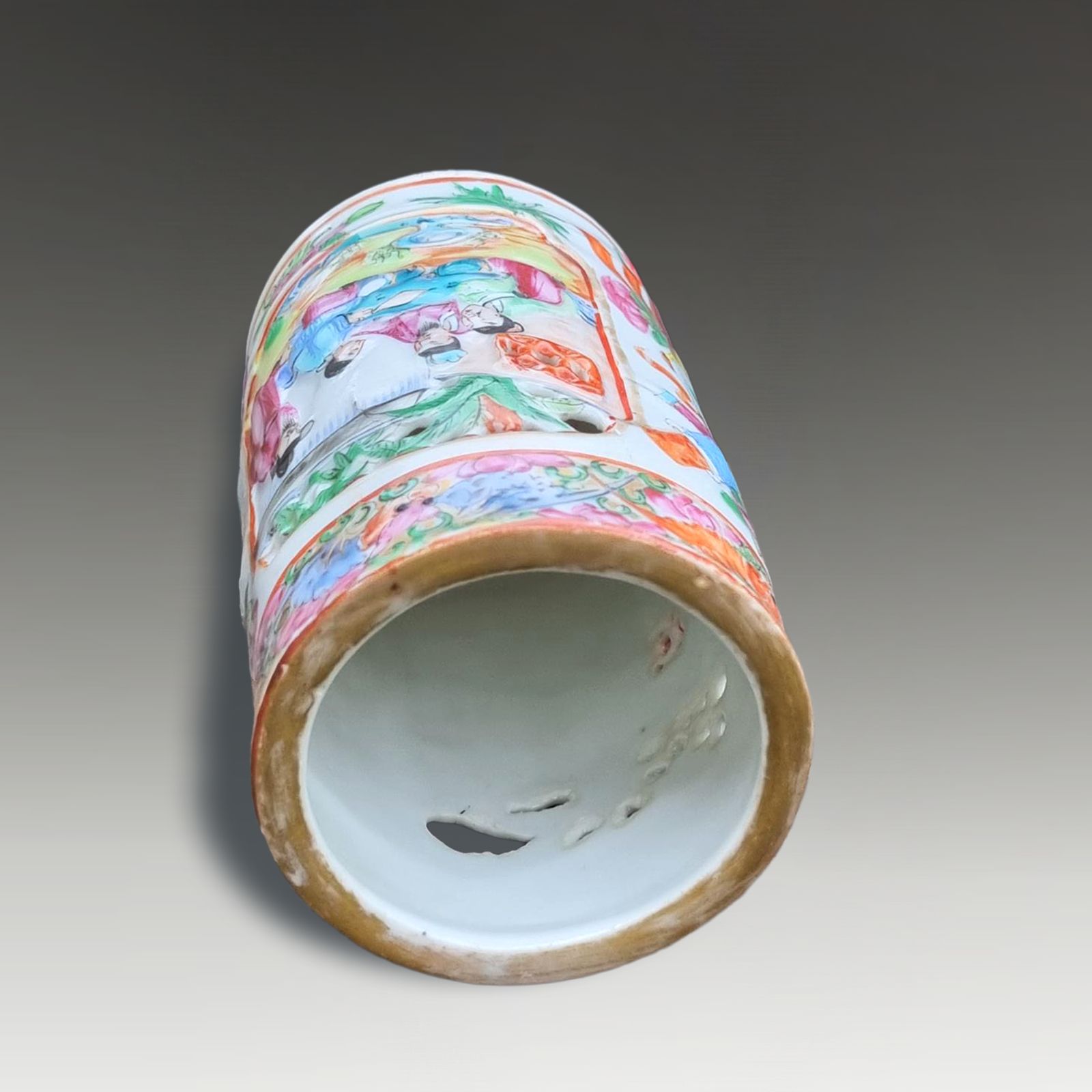 Antique Chinese "Rose Medallion" Small Reticulated Brush Pot Circa 1830 11cm  H photo 165.0