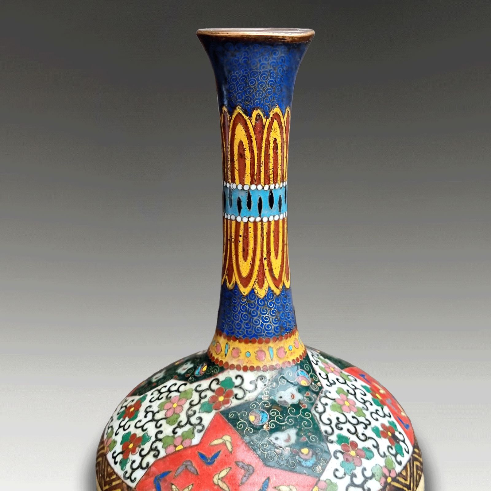 Japanese Cloisonne Vase  Meiji 19thc  Vibrant Design & Colours  Superb 19cm H photo 295.0