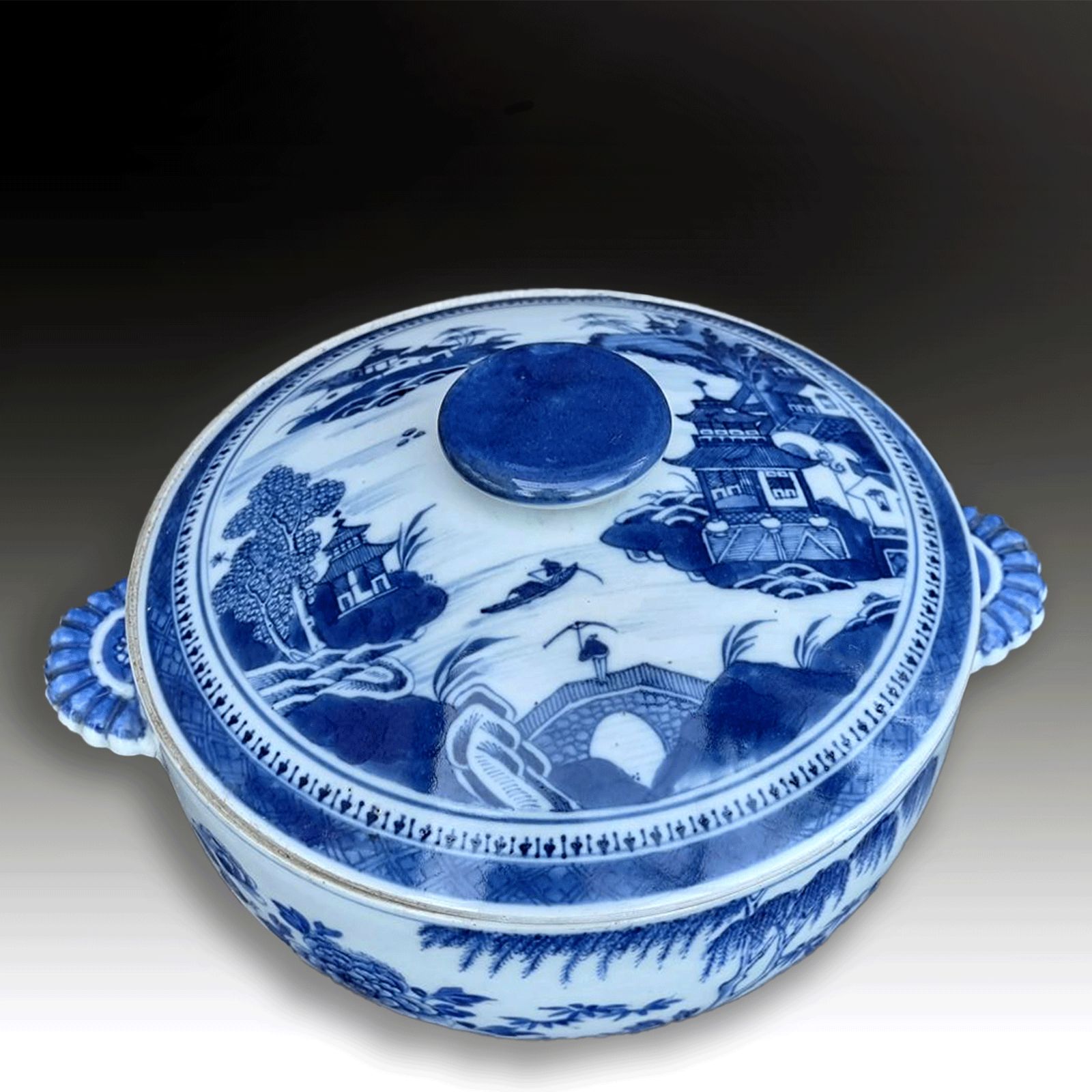 Chinese Qianlong Period Large Export Tureen Circa 1760  Very Impressive 26cm photo furniture
