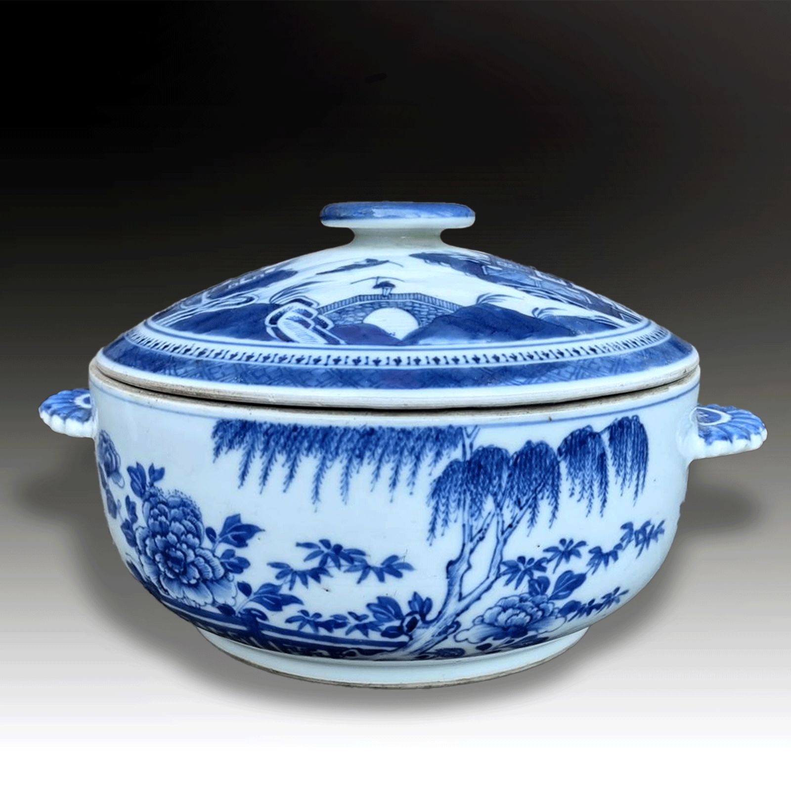 Chinese Qianlong Period Large Export Tureen Circa 1760  Very Impressive 26cm photo for sale