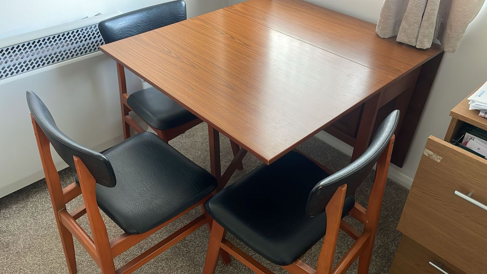 Schreiber Table And 4 Chairs photo 500.0