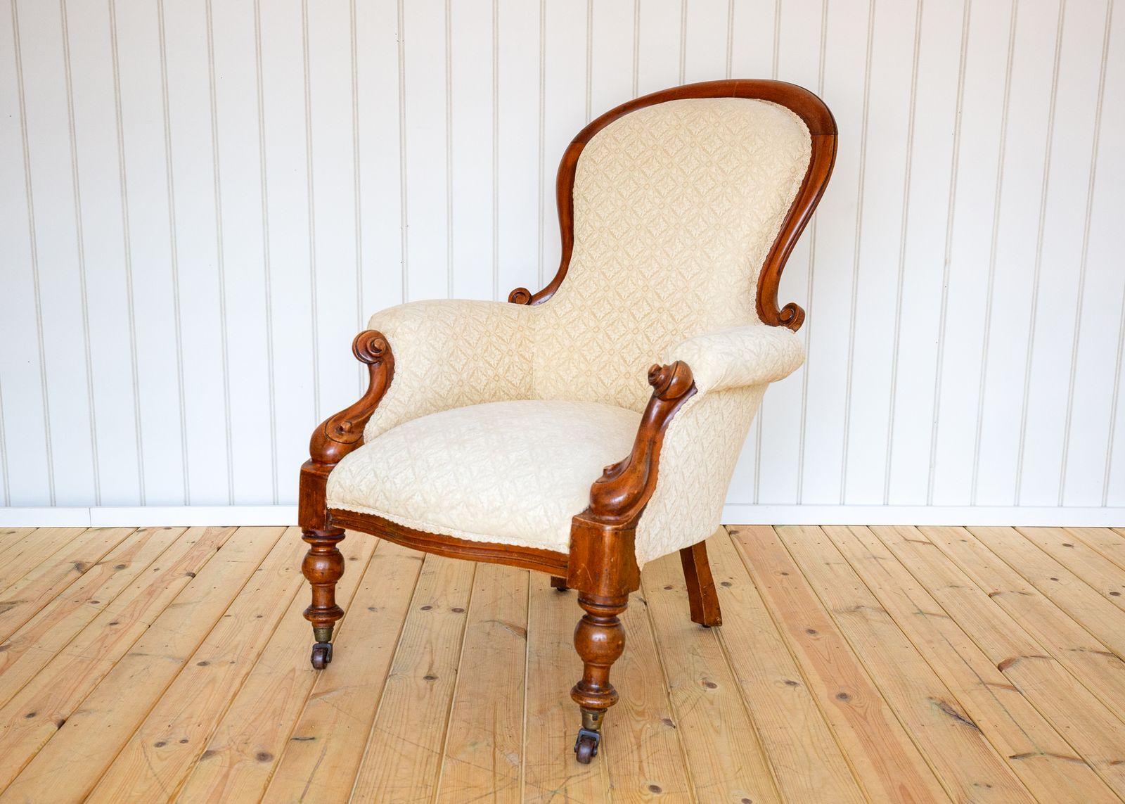 Victorian Walnut Armchair Fine Country House Salon Parlour Show Frame Spoon Back Cream Antiqu.E Reception Reading Lounge C.Hair