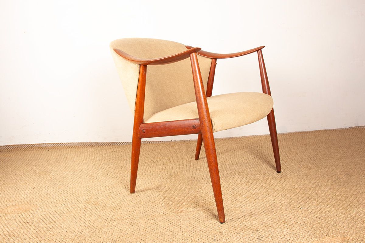 photo furniture Paire de fauteuils scandinaves en teck et tissu, modèle New Tyrol par Gerhard Berg pour Westnofa, 1960.