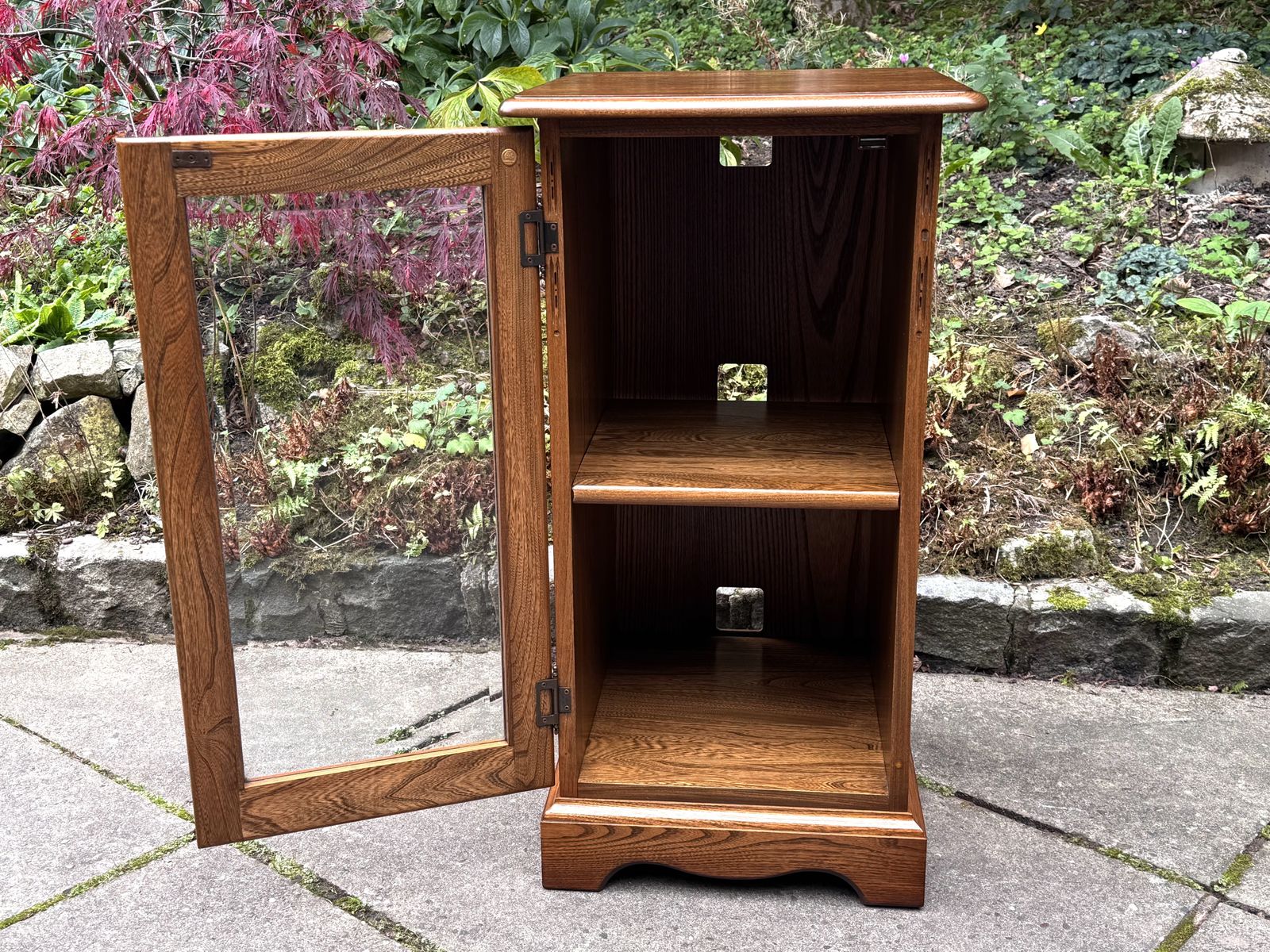 photo vinterior An Ercol Warwick Golden Dawn Elm Cd Hi Fi Storage Cabinet / Media Stand