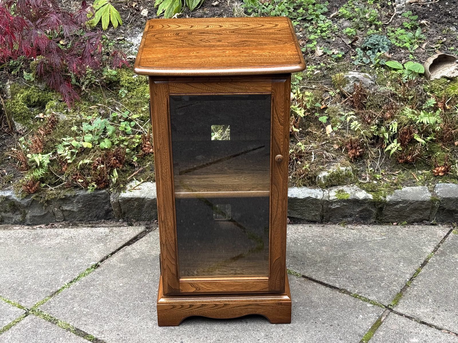 An Ercol Warwick Golden Dawn Elm Cd Hi Fi Storage Cabinet / Media Stand