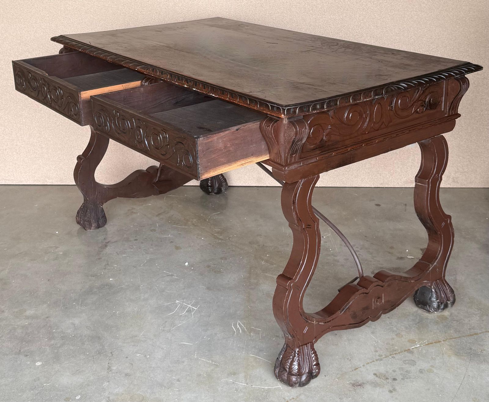 Table de bibliothèque ou bureau de style baroque espagnol en chêne, XIXe siècle, deux faces photo vintage