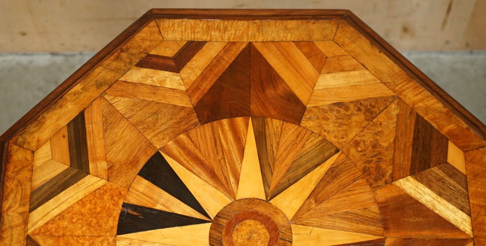 photo furniture Sublime Cir 1800 Antique Specimen Wood Occasional Tilt Top Table Burr Walnut Oak