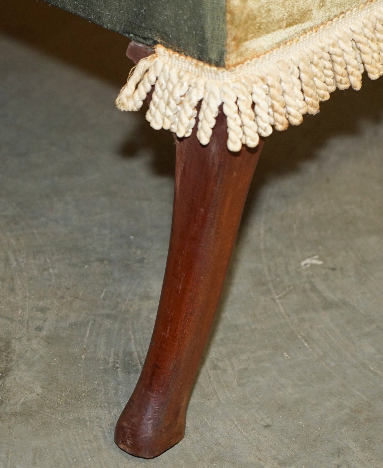 photo vinterior Fine Antique George III Circa 1780 Hand Carved Settee Sofa With Claw & Ball Legs
