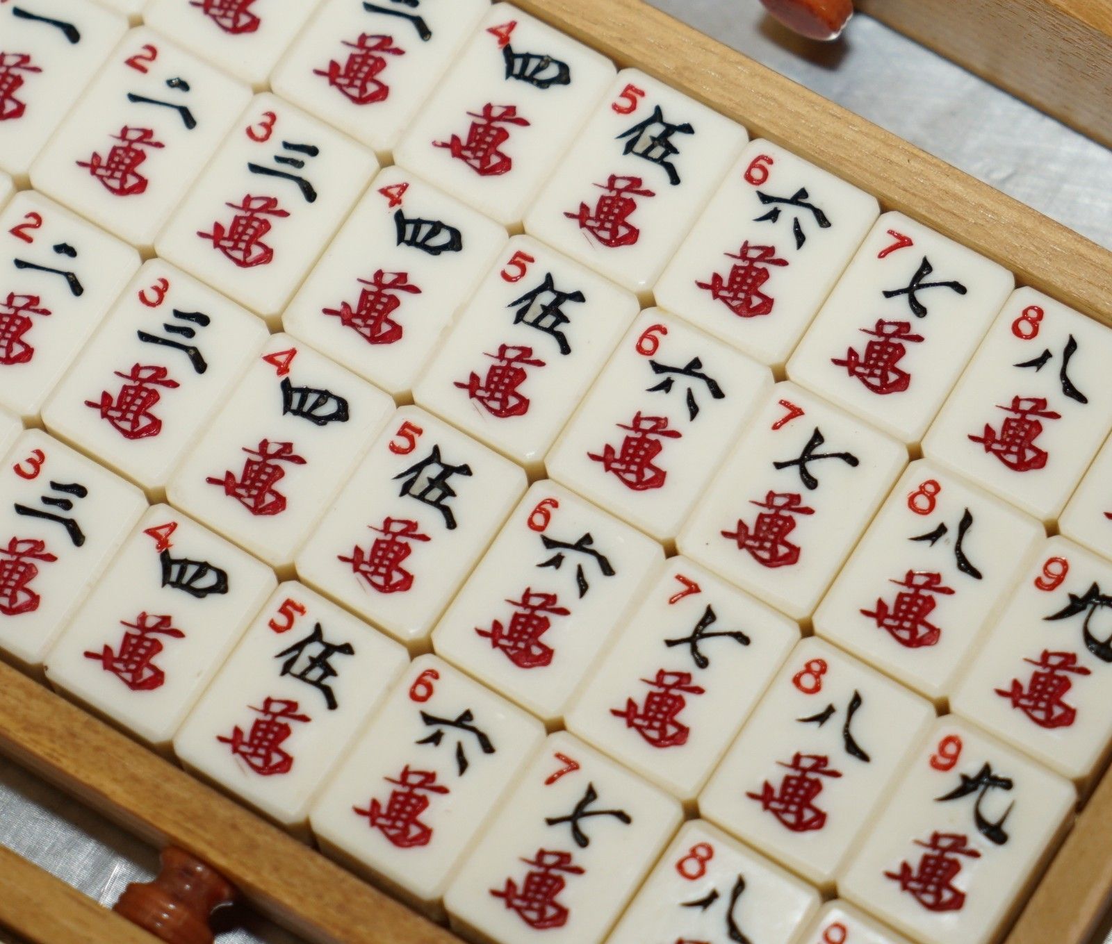 photo vinterior Vintage Collectable Mahjong Circa 1960's Chinese Export Period Hand Carved Case