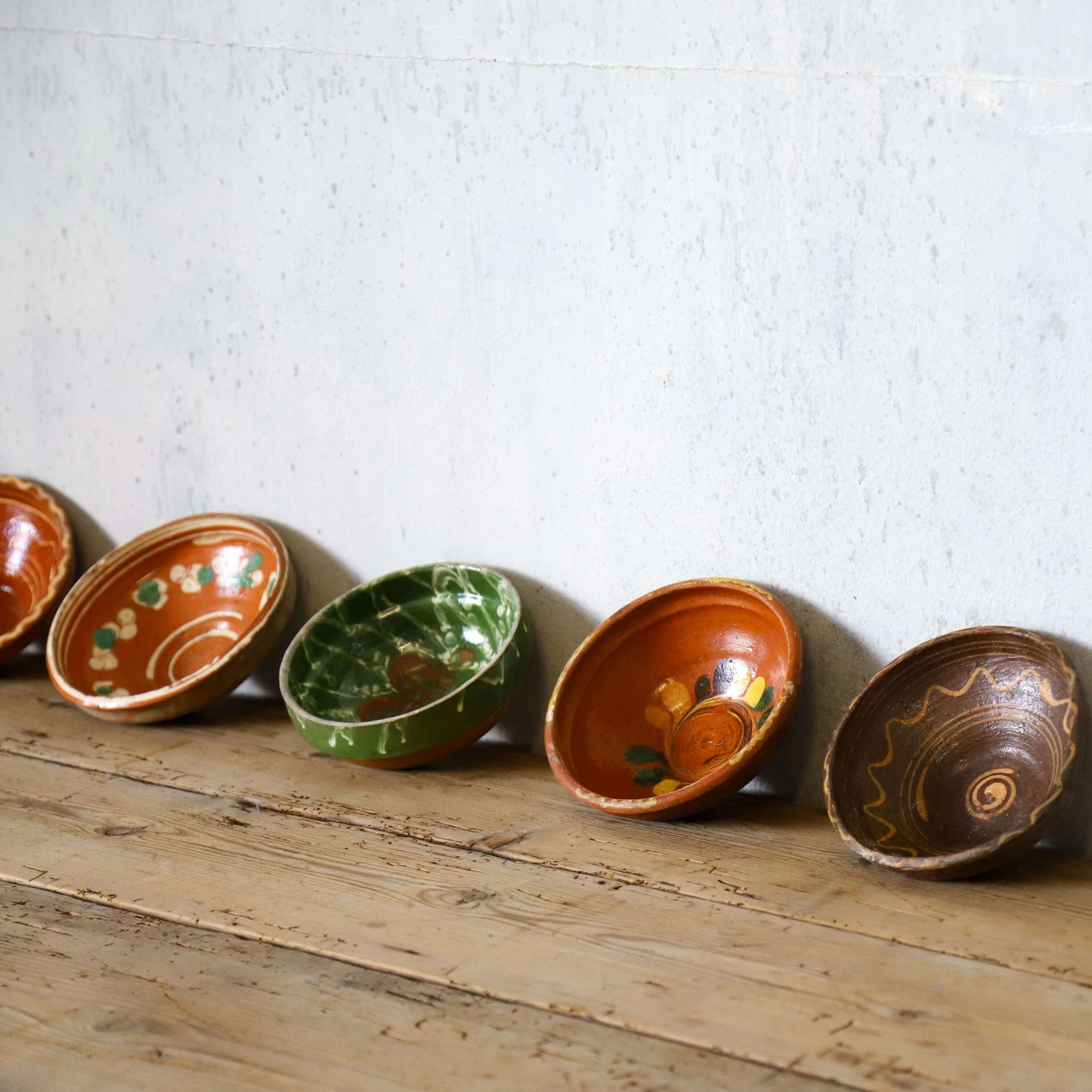 Home Decor Early 20th Century C.1920s Welsh Vernacular Set Of Five Semi Glazed Earthenware Bowls photo