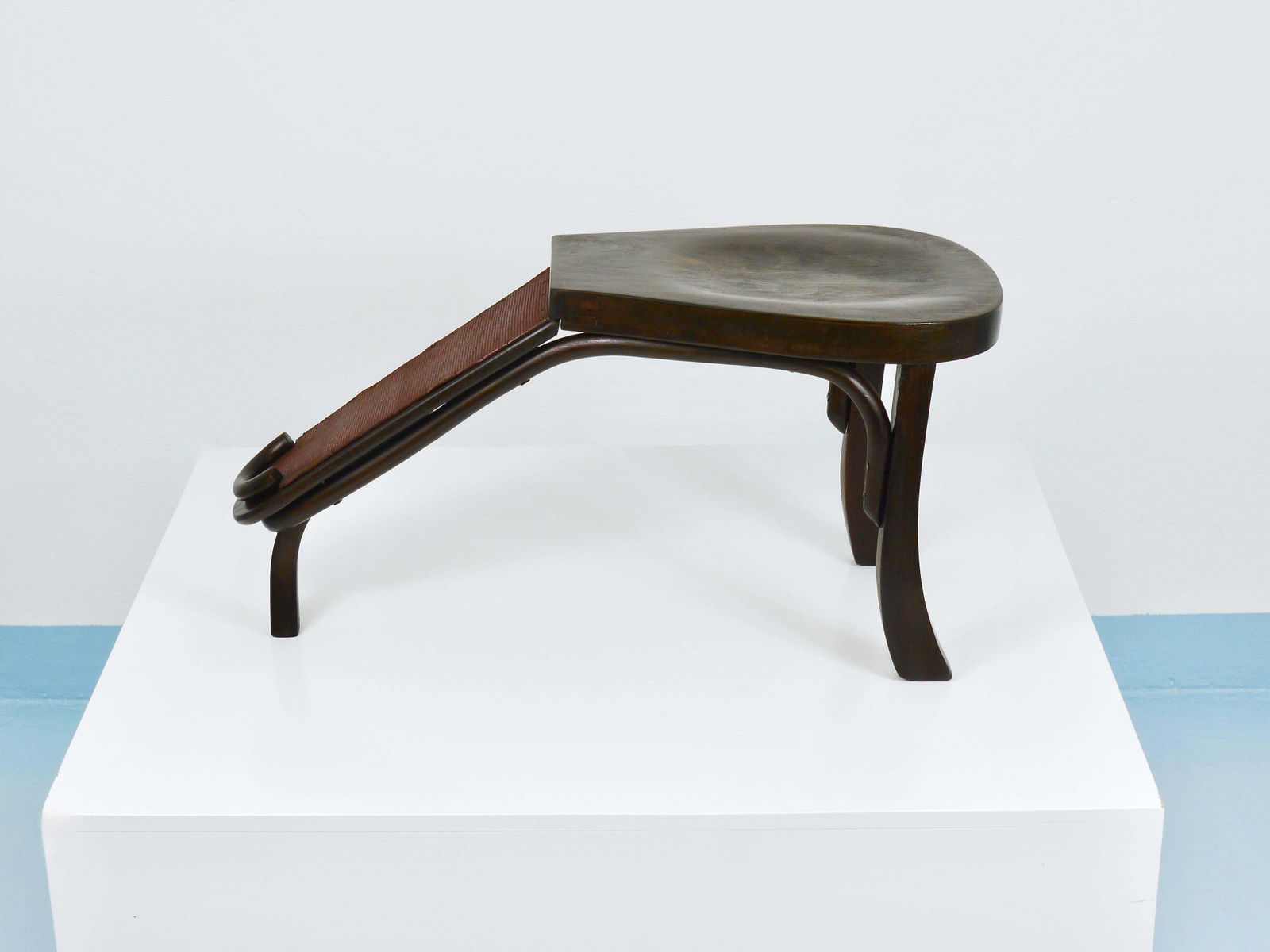 839.0 Thonet Art Nouveau Bentwood Shoe Shine Or Fitting Stool, Vienna, Austria, 1900s photo