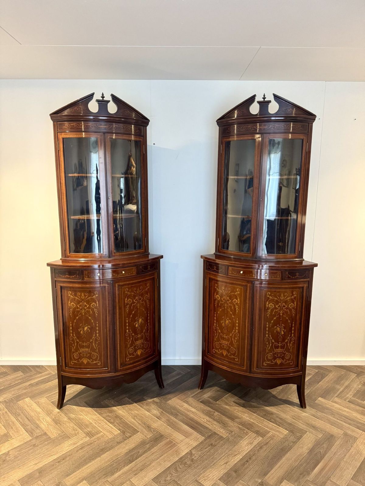 Superb Quality Pair Of Antique Mahogany Marquetry Inlaid Corner Cabinets photo Furniture