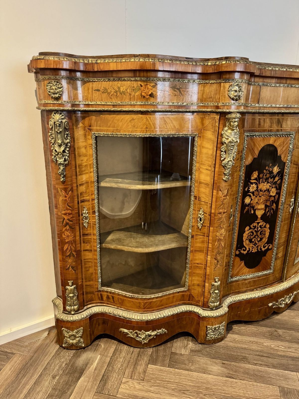 photo vintage Exceptional Quality Pair Of Antique Walnut Marquetry Inlaid Credenzas