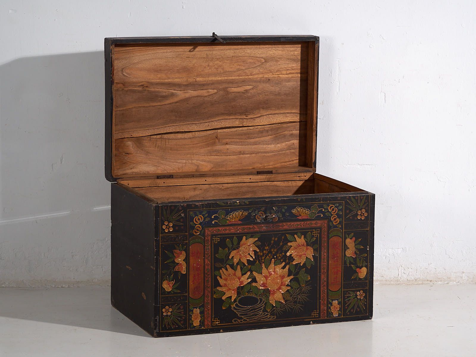 Original Illustrated Chinese Opera Trunk (China, C.1900) photo for sale