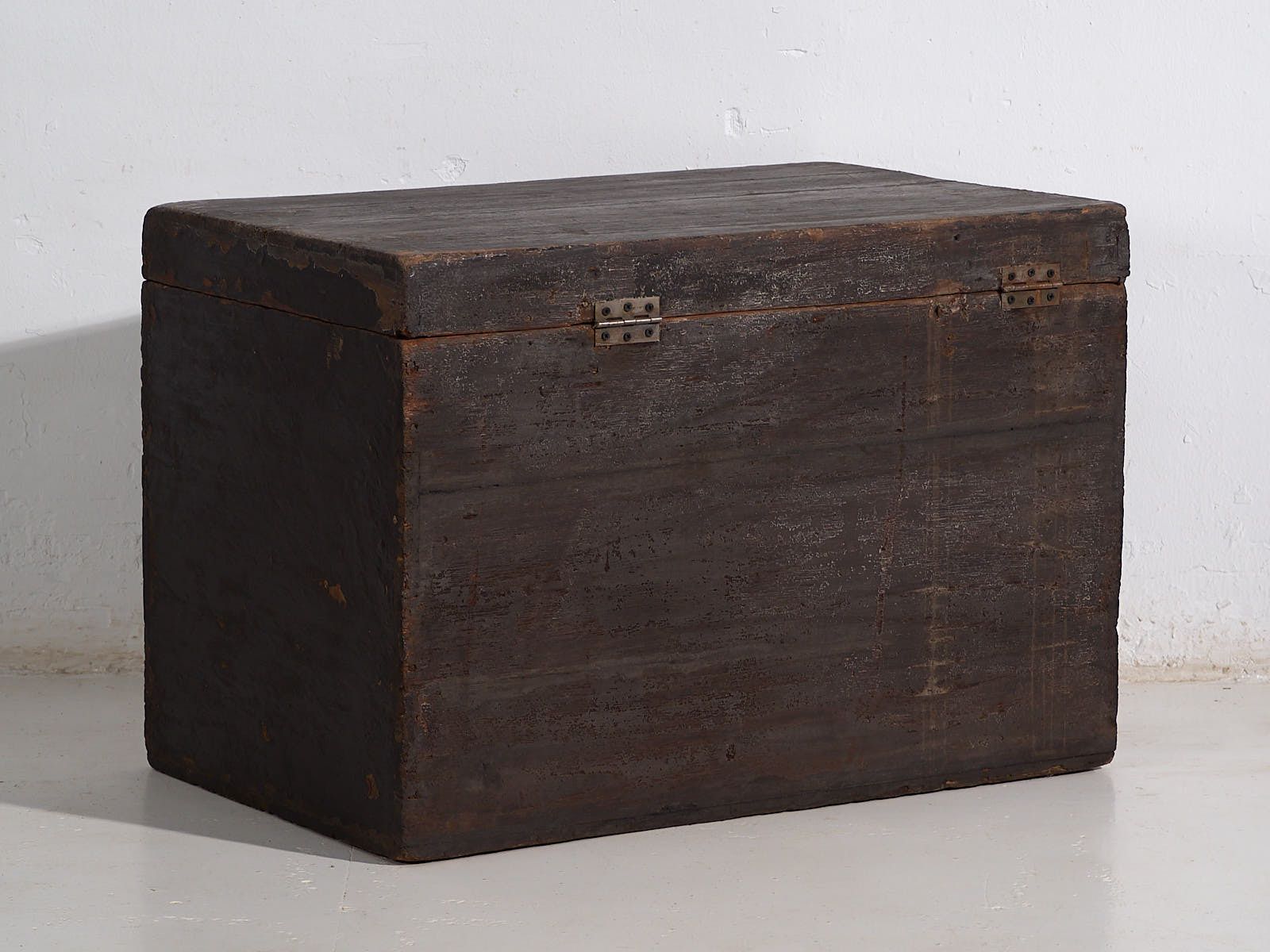 Traditional Chinese Opera Trunk With Illustrated Lotus Flower (China, C.1900) photo buy