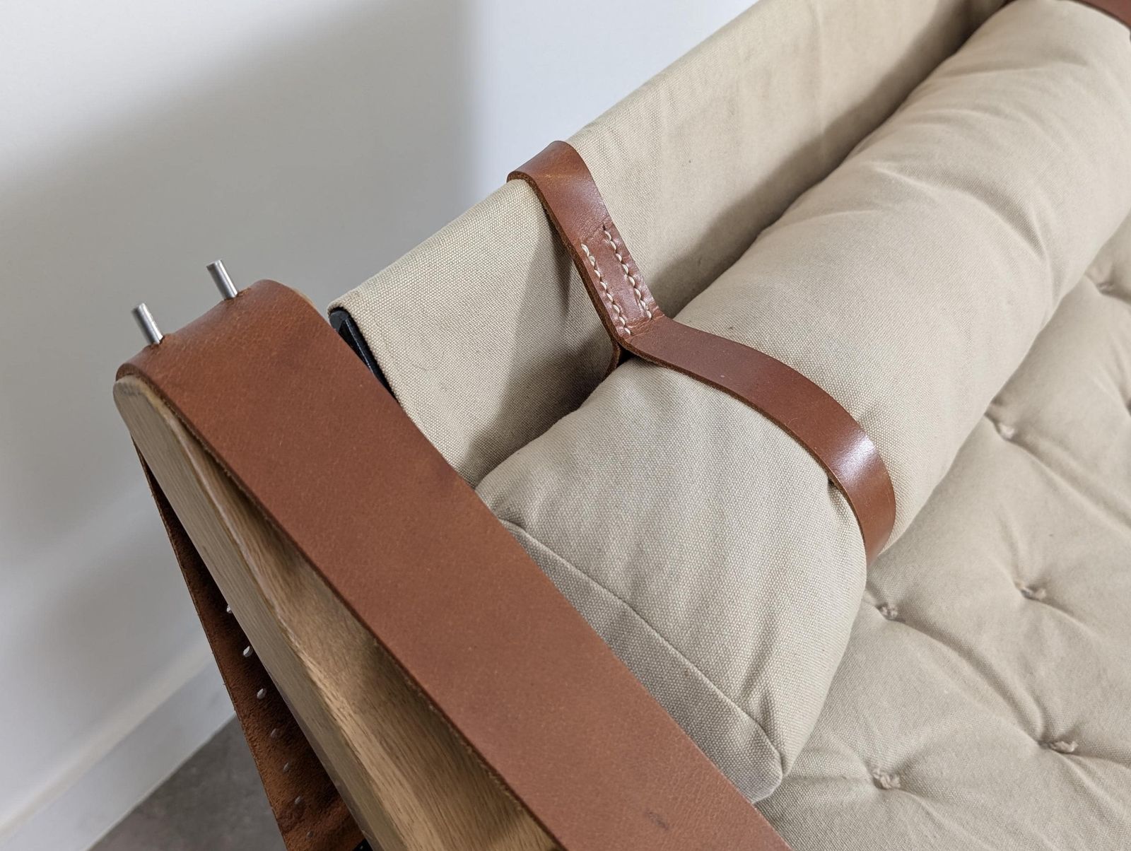 1293.0 Sillón Danés En Lona Y Cuero, Siglo XX photo