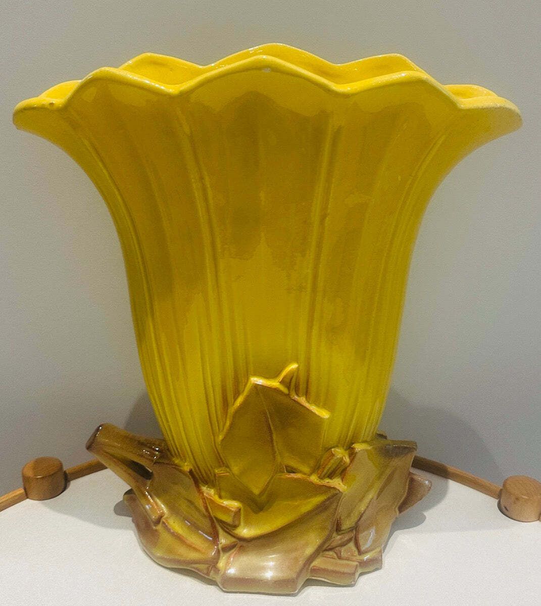 Vintage 1950s Mccoy USA Pottery Yellow & Gold Glazed Tulip Fan Vase photo Home Decor