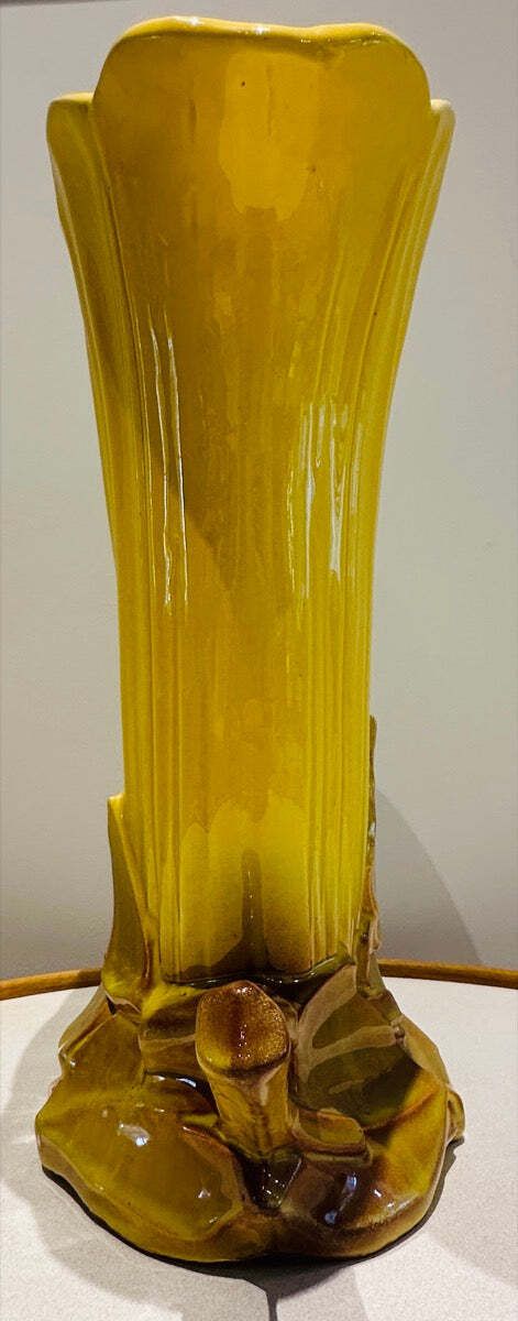325.0 Vintage 1950s Mccoy USA Pottery Yellow & Gold Glazed Tulip Fan Vase photo